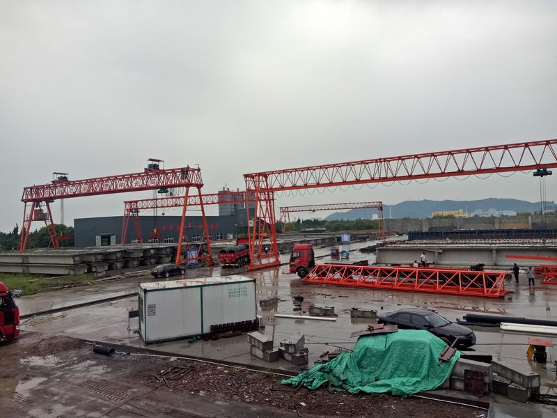 提梁機MGE40+40-36秦山偉業(yè)建設集團有限公司 (2)